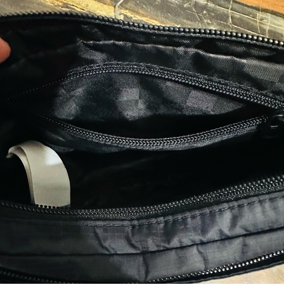 Vans Belay Crescent Bag Purse Black Crossbody Bag with Adjustable Strap - Picture 7 of 11